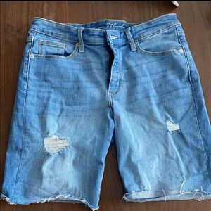Universal thread Bermuda shorts never worn